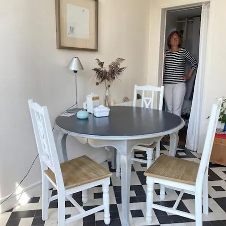 Charmante Maisonnette Proche Et Commerces 度假居 *